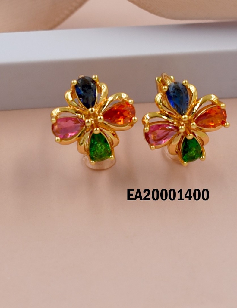 ARETES HUGGIES FLOR PETÁLOS COL BORDES DORADOS