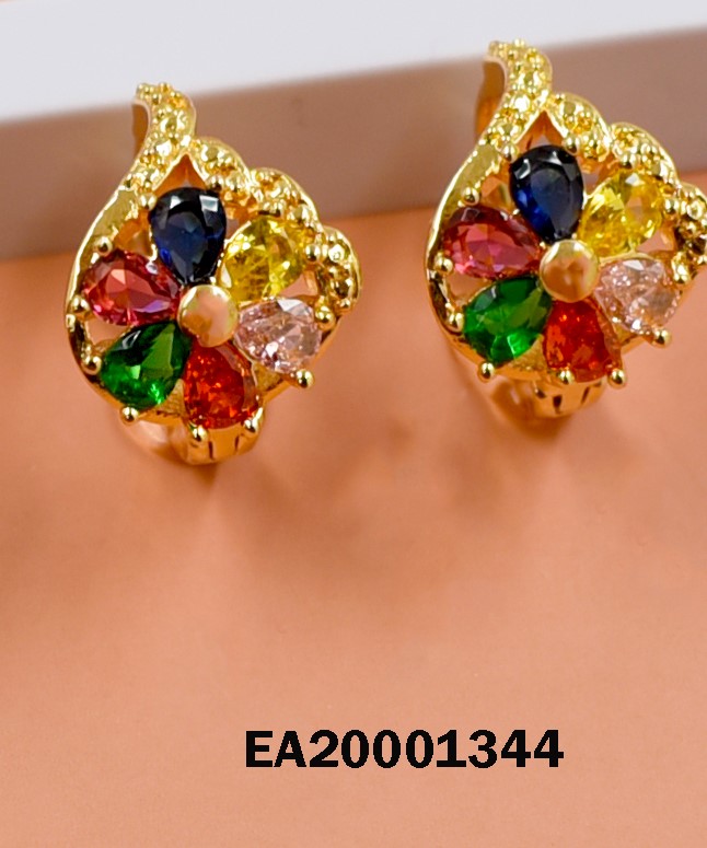ARETES HUGGIES FLOR PETÁLOS COL.EN CÍRCULO