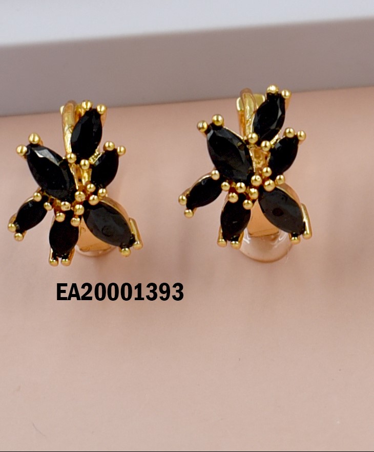 ARETES HUGGIES HOJITAS ZIRCONIAS NEGRAS
