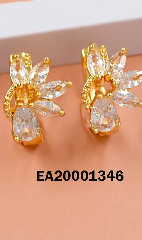 ARETES HUGGIES MEDIO ABANICO ZIRCONIAS
