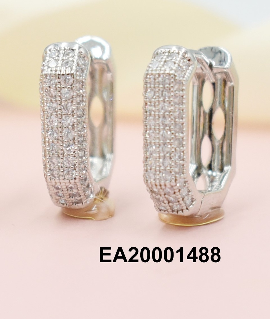 ARETES HUGGIES PLATEADAS MITAD ZIRCONIAS/MITAD CALADAS