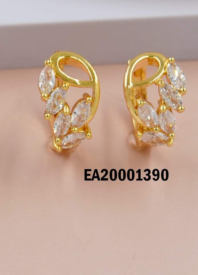 ARETES HUGGIES RAMITA HOJITAS ZIRCONIAS