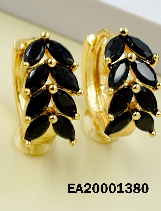 ARETES HUGGIES ZIRCONIAS NEGRAS DE HOJITAS AMBOS LADOS