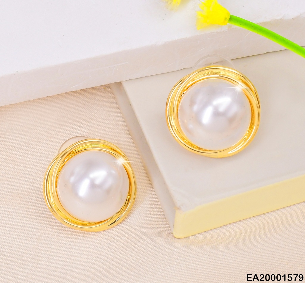 ARETES MEDIA PERLA S/CÍRCULOS DOR.ENTRELAZADOS
