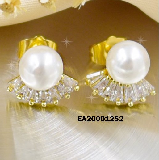 ARETES PERLA C/ABANICO DE CRISTALES