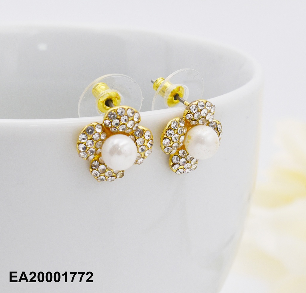 ARETES PERLA CON PETÁLOS DE ZIRCONIAS