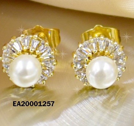 ARETES PERLA SOBRE BASE CÍRCULO DE CRISTALES