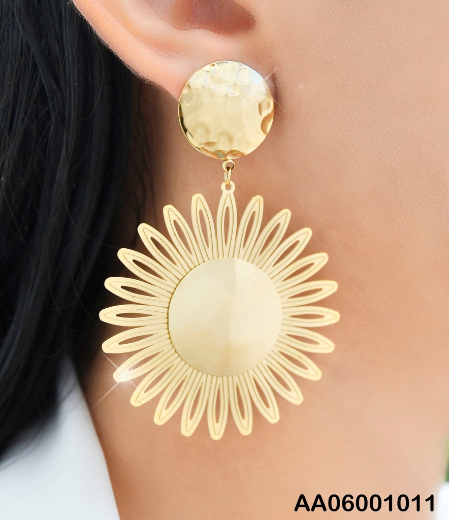 ARETES PLACA RD GRABADOS FLOR GRANDE DORADA COLGANTE