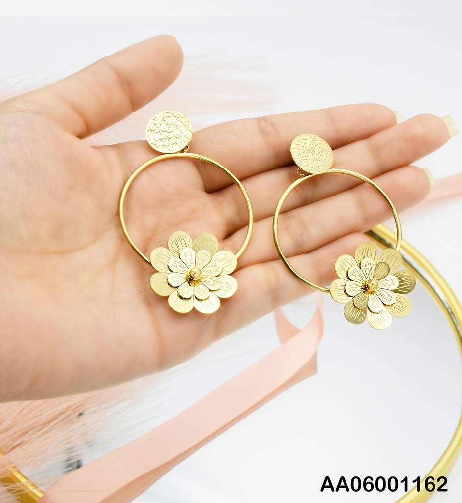 ARETES RD GRABADO CON CÍRCULO FLOR COLGANTE
