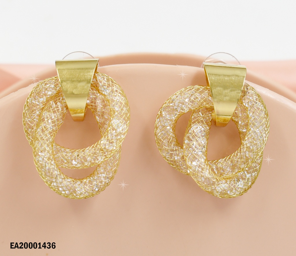 ARETES TRIÁNGULO DORADO DOBLE CÍRCULOS MAYAS DORADAS