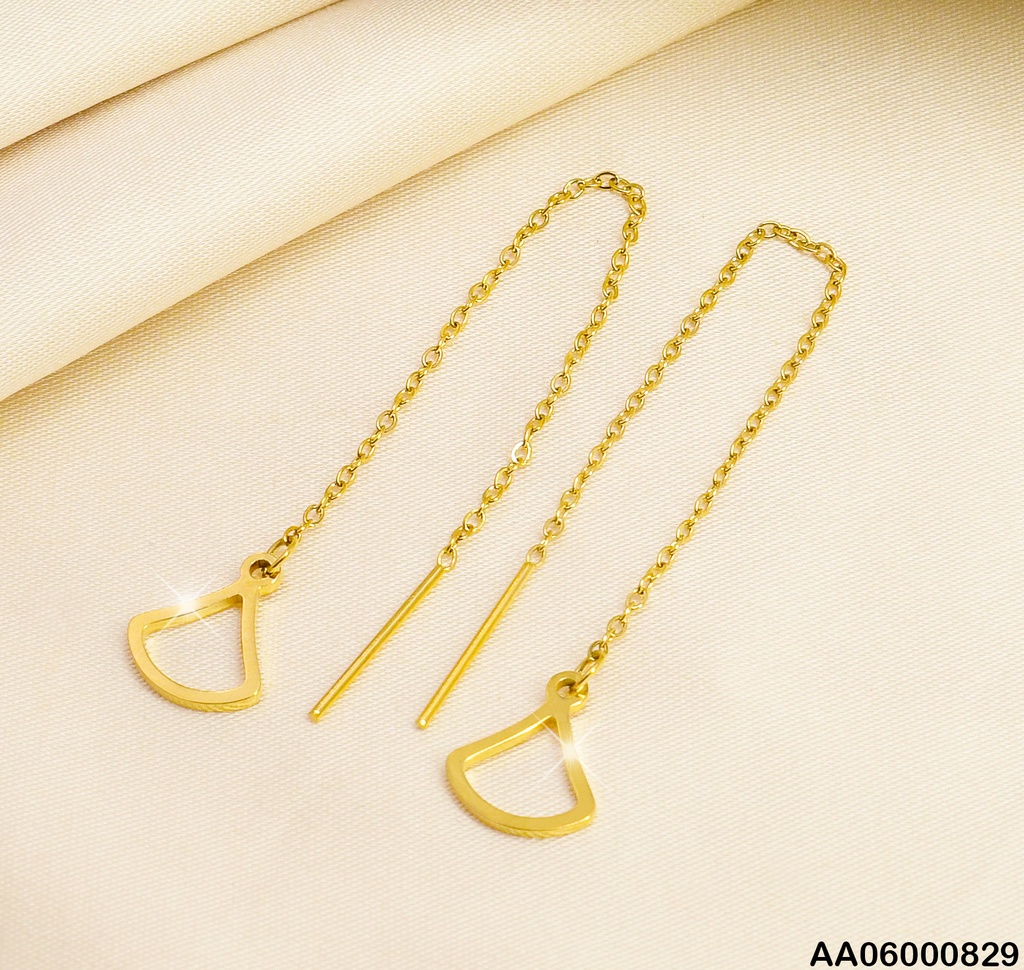 ARETES VIOLADORAS DE FORMA TRIÁNGULO