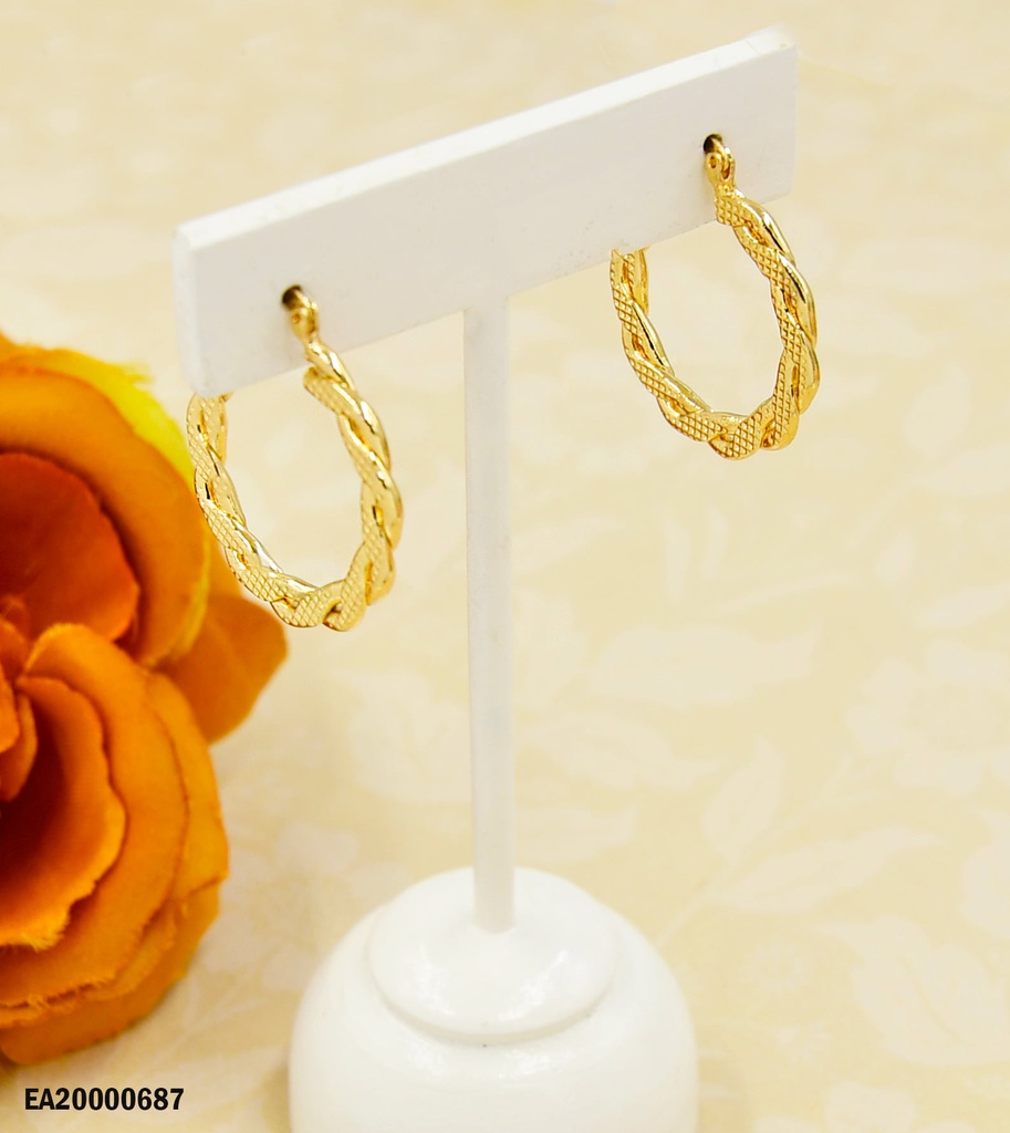 ARGOLLAS EN FORMA DE CADENA MARTILLADA