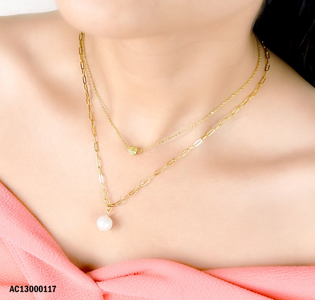 CADENA CON DOBLE DIJE, PELOTITA PEQUEÑA DE ZIRCONIAS Y PERLA