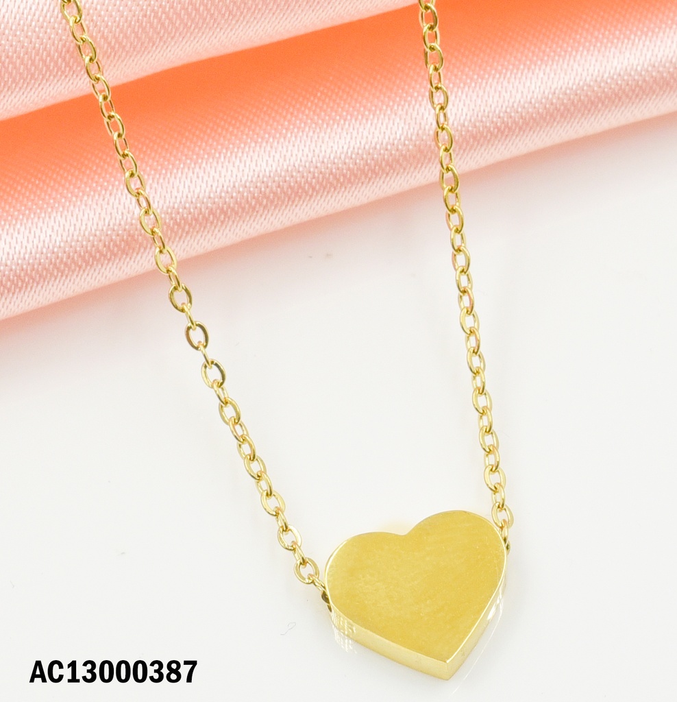 CADENA DIJE CORAZÓN LISO DORADO ATRAVESADO POR CADENA