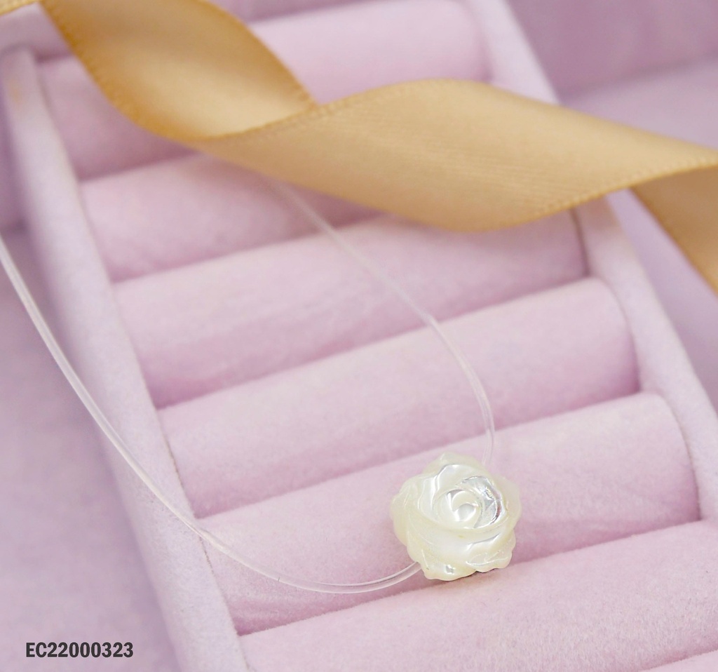 CADENA HILO NYLON DIJE ROSA BLANCA