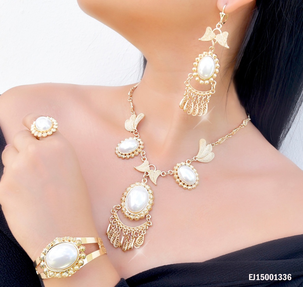 JUEGO C/ ANILLO-BRAZALETE ÓVALO BLANCO C/ CORAZONES DOR