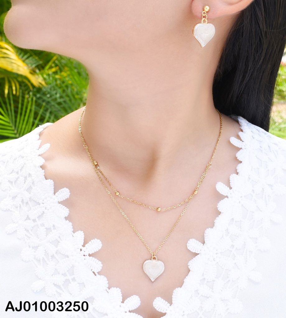 JUEGO CORAZONES BEIGE ARETES COLGAR