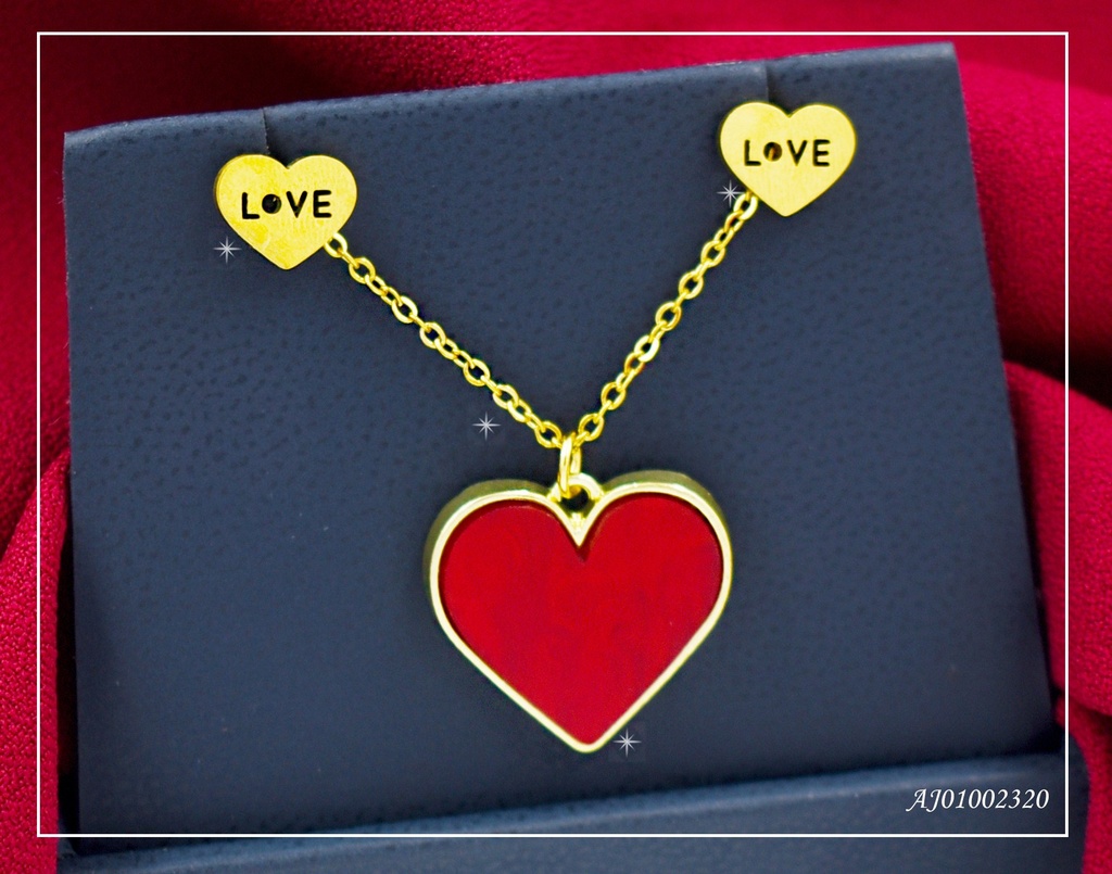JUEGO CORAZÓN ROJO,ARETES PALABRA "LOVE" EN ♥