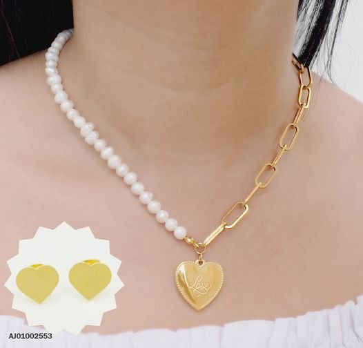 JUEGO CORAZÓN/ARETES PLACAS.CAD.PELOTITAS BLANCAS