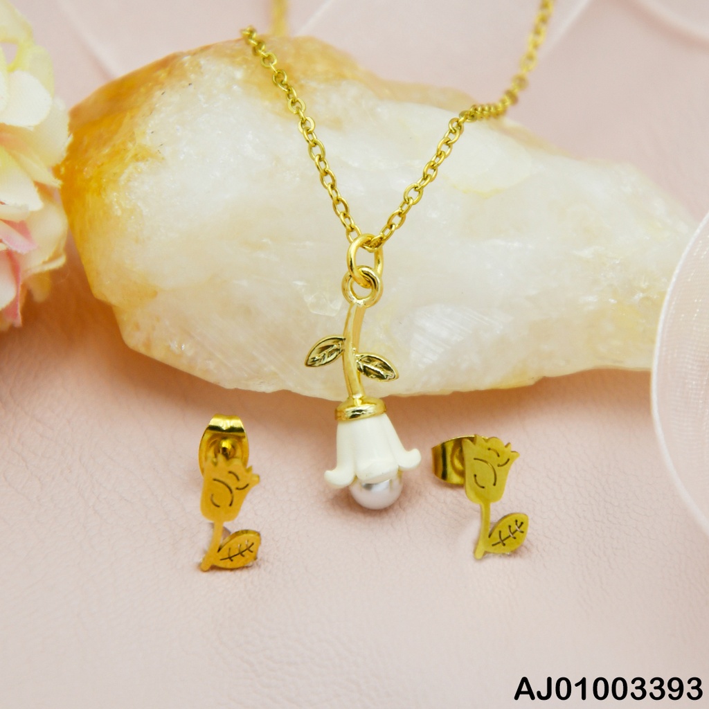 JUEGO DETALLES MINI ARETES ROSA DIJE ROSA BLANCA C/PERLA