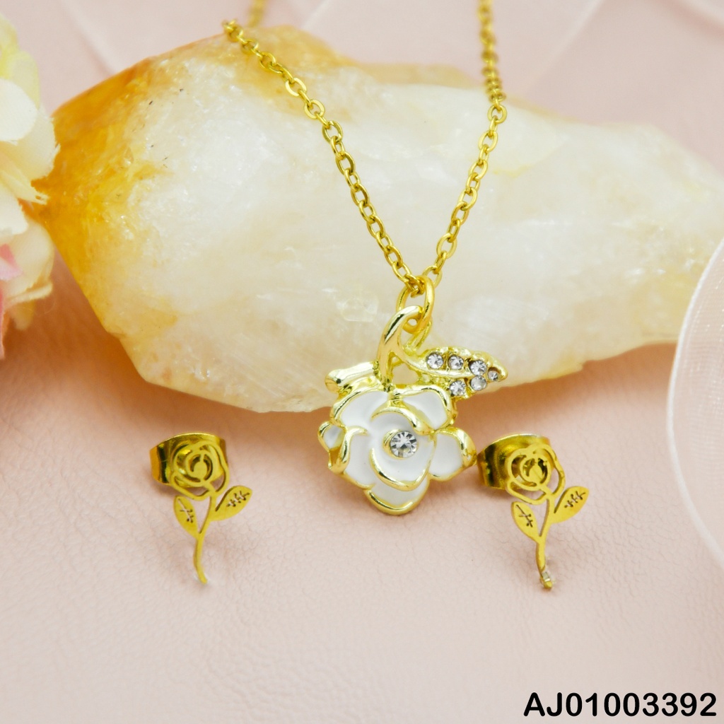 JUEGO DETALLES MINI ARETES ROSAS DIJE ROSA BLANCA