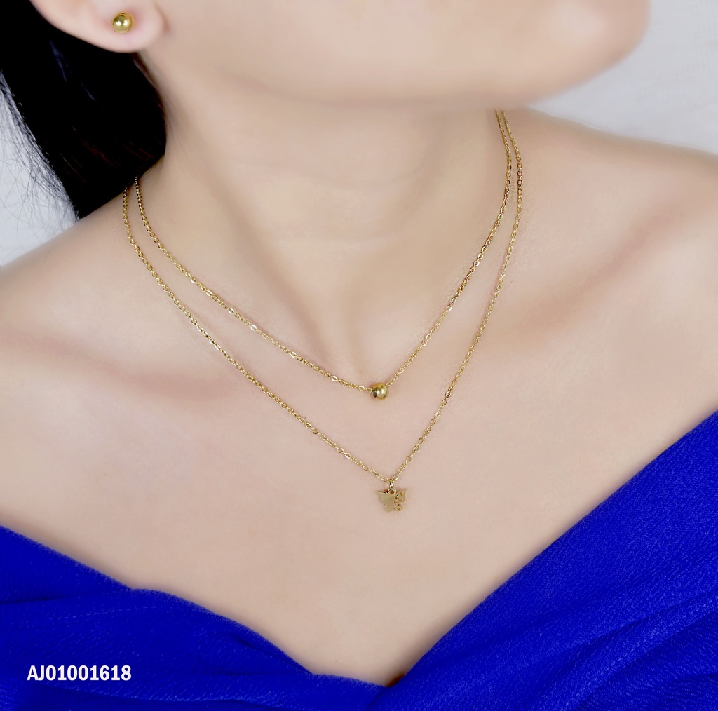 JUEGO DORADO ARETES PELOTITAS Y DIJE MARIPOSA PEQUEÑA