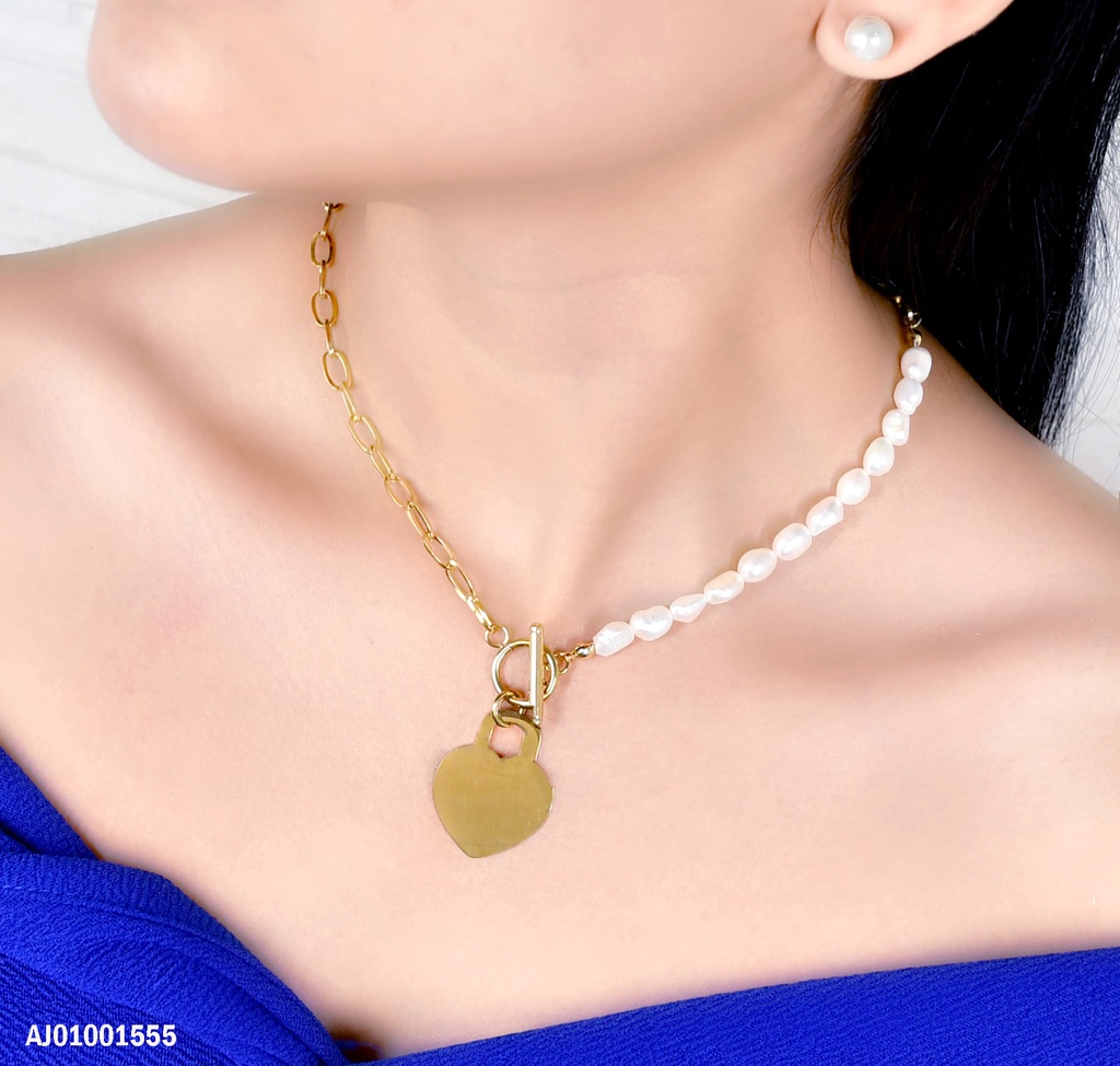 JUEGO DORADO ESTILO TIFFANY PERLAS Y PLACA DE CORAZÓN