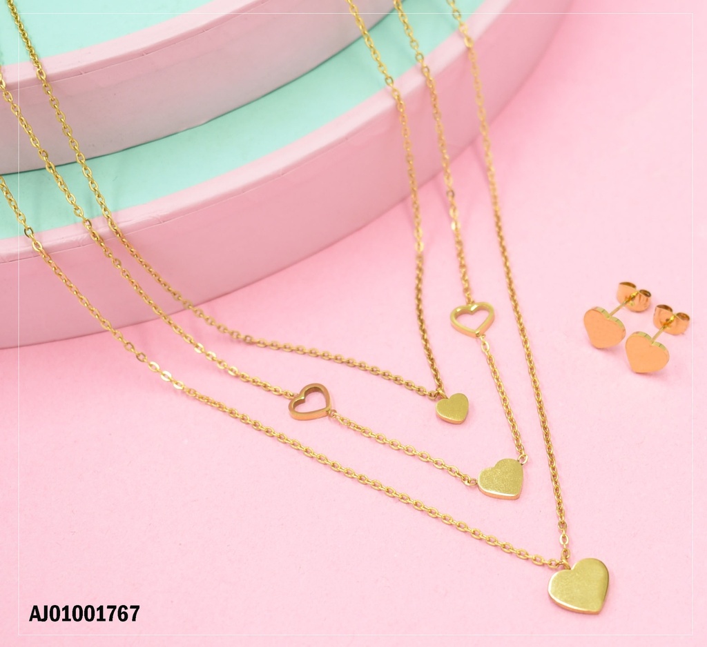 JUEGO DORADO TRIPLE CADENA,DIJES CORAZÓN