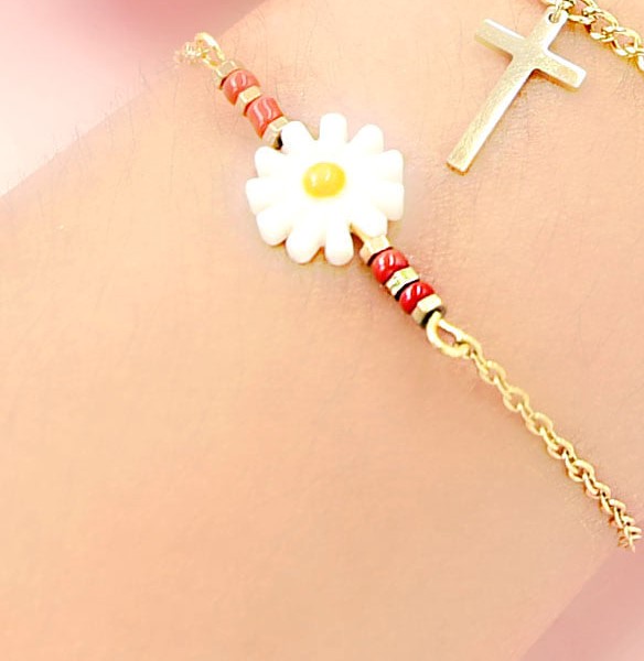 PULSERA DORADA DIJE MARGARITA Y PIEDRAS ROJAS