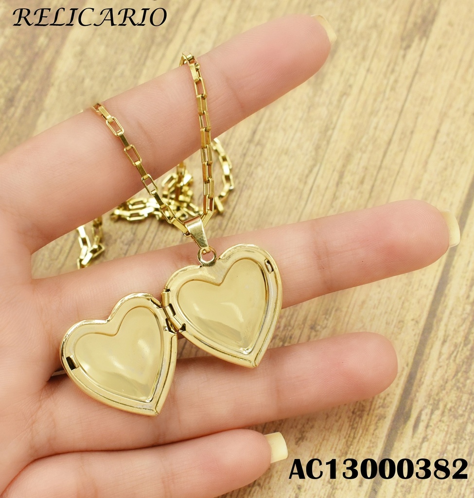 RELICARIO CORAZÓN DORADO LISO
