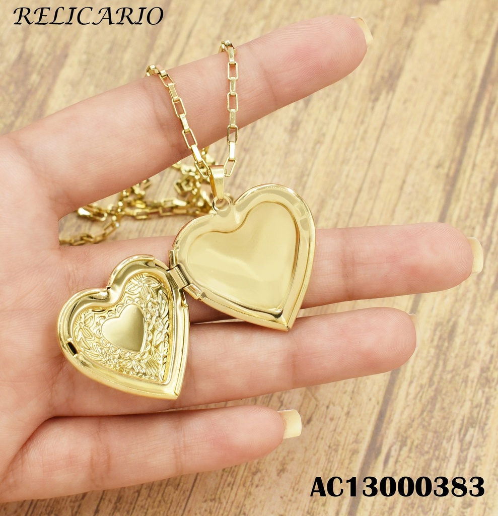 RELICARIO CORAZÓN GRABADO C/💛 LISO CENTRO