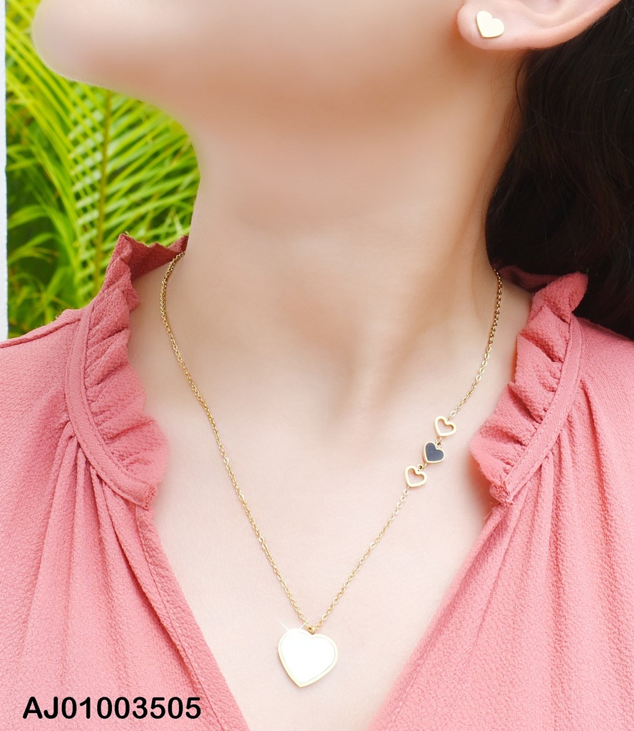 JUEGO DE ACERO CDN CON CROQUIS CORAZON, CRZ MARFIL Y NEGRO PEQ. Y ARETES