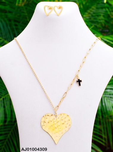 [AJ01004309] JUEGO ARETES CROQUI CORAZON DIJE CORAZON PLACA Y CRUZ (P.E.NOV2025)