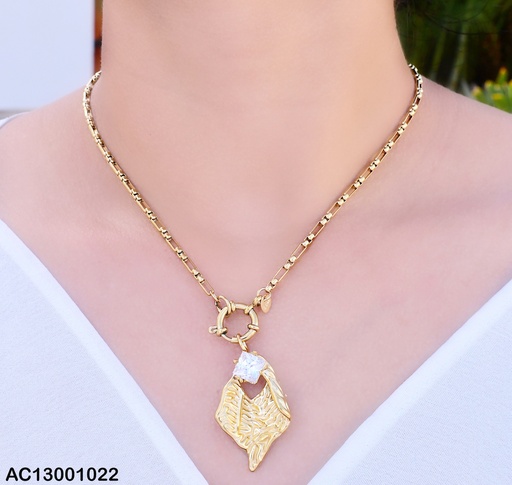 [AC13001022] CADENA DOR. ESLABONES PEQ./ DIJE HOJA RUGOSA/ZIRC.  COL SURT. CA225-131