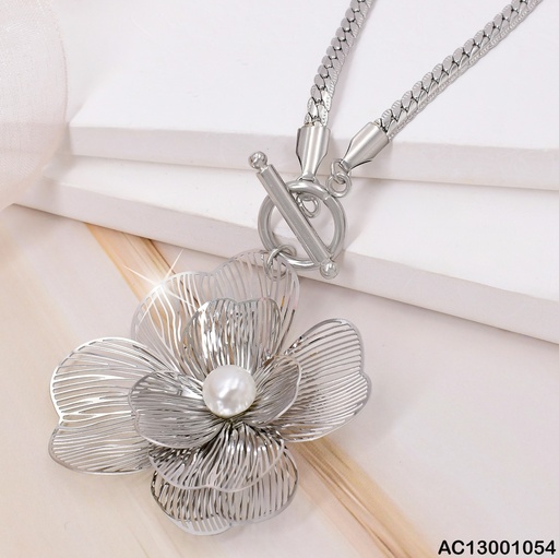[AC13001054] CADENA PLAT. CIERRE ∅ DIJE FLOR RAYAS C/PERLA CA355-45