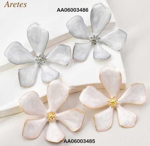 [AA06003486] ARETES PLAT FLOR BLANCA ESMALTADA/ PET. IRREGULAR FD25259-K53