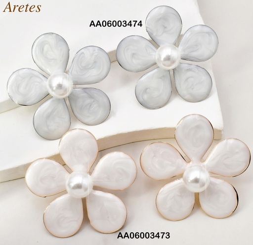 [AA06003473] ARETES DOR FLOR BLANCA 5 PET. ESMALTADOS/PERLA CENTRO FD24061-K53