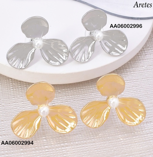 [AA06002994] ARETES FLOR 3 PETALOS CENTRO PERLITA K4918
