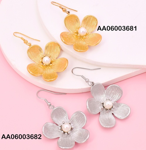 [AA06003681] ARETES COLGAR FLOR N5 PET.CURVOS CENTRON PERLA KE116418