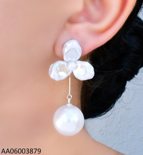 [AA06003879] ARETES FLOR 3 PET. PLAT/BLANCO C/PERLA GR.COLGANTE EA1249-45