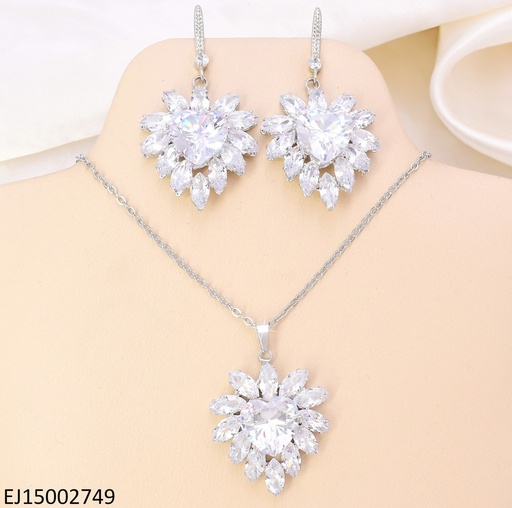 [EJ15002749] SET PLAT CORAZON CRISTAL / ZIRC. OVALADAS CRISTAL ALREDEDOR SE1285-300