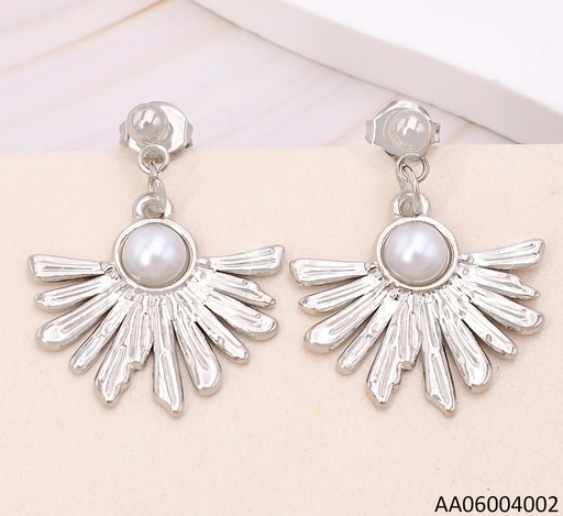 [AA06004002] ARETES PLAT. COLGAR ABANICO INVERTIDO C/PERLA 7070-446