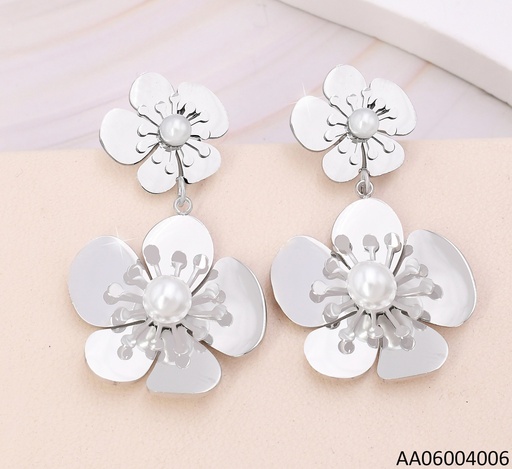 [AA06004006] ARETES PLAT.2 FLOR VERT.C/5 PET.PISTILOS,PERLA 7068-434