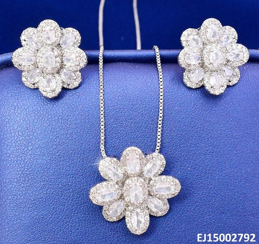 [EJ15002792] SET PLATEADO FLOR PETALOS ZIRC. OVALADAS SE1239-6