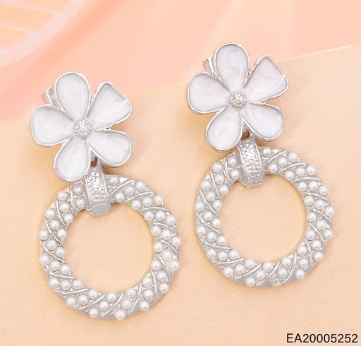 [EA20005252] ARETES PLAT. GUIRNALDA PERLITAS C/FLOR BLANCA EE4756-9