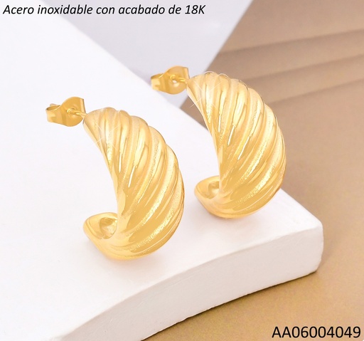 [AA06004049] ARETES TRENDY ACERO INOX. ACABADO 18K "C" C/LINEAS DIAG. P25070186001