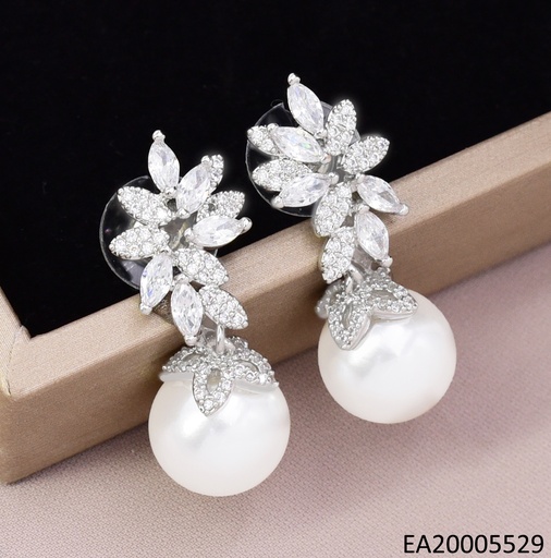[EA20005422] ARETES PLAT CAD. MARIPOSA ZIRC/PERLA EE4433-6
