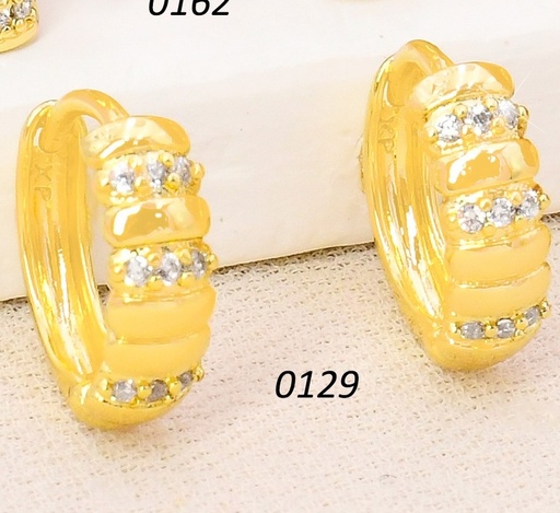 [BX02000129] ARETES HUGGIES BAÑO DE ORO 14K. XUPING "C" ZIRC. EE5304-427 012026
