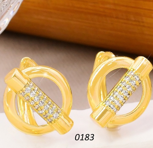 [BX02000183] ARETES HUGGIES BAÑO DE ORO 14K. XUPING "C" CIRCULO "I" ZIRC. EE5360-427 012026