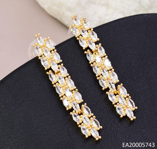 [EA20005743] ARETES DOR/PLA CADENA HOJA ZIRC. EE4944-6 012026